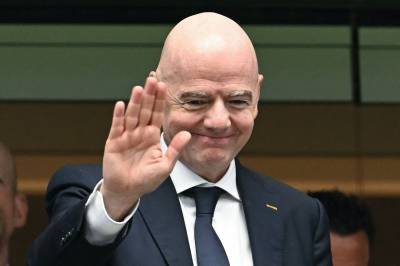Infantino stil til vegge: Svarte med hår-fleip
