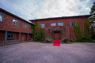 Vil ikke bryte med dette: – Kan ikke drite meg ut i bryllupet