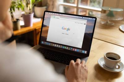 Språkvansker gjør det vanskelig å søke på nett. – Et demokratisk problem