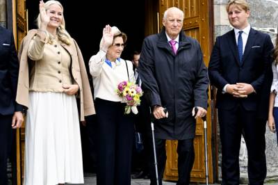 Slottet bryter tausheten