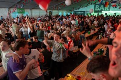 Kritiserer Sommer Bergen. Vil prioritere øl og fotball.