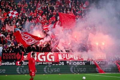 Får vi svenske tilstandar på norske fotballtribunar?