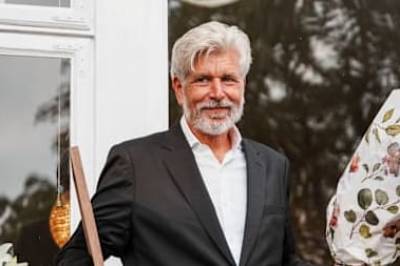 Forlagssjef Nora Campbell prøver å dekke seg bak suksessene til Knausgård og Hjorth