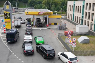 Russisk avis: Drivstoffkrise i Russland – landet kan godta lavere kvalitet