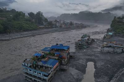 Over 700 døde i Nepal – advarer om stigende flomvann