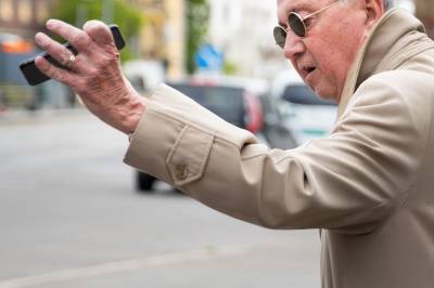 Rød-Larsen nappet DNs telefon: – Har du forstått det?