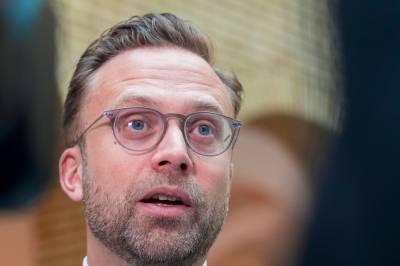 – Forsøket på å vere rampete og populær havarerte