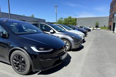 Tesla-tabbe på P-plassen