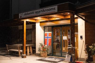 Skiskytterne skal lade opp til OL på hotellet Bakken døde