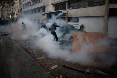 126 personer ble fengslet i Paris