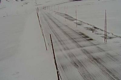 Snø på fjellovergangene: – Utfordringen er at folk har lagt om til sommerdekk