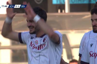 Riccardo Orsolini setter 1-0 mot Atalanta