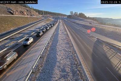 Saktegående kø på E16