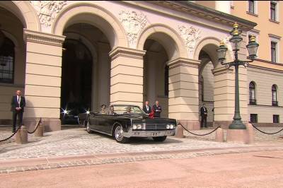 Her kjøres kongen til Stortinget