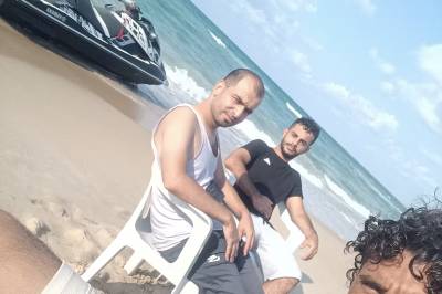 Denne palestineren brukte mer enn ett år på å flykte fra Gaza. Til slutt klarte han det på en vannscooter og med hjelp fra ChatGPT
