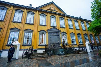 Skulle male vegger: Ber om over fem millioner