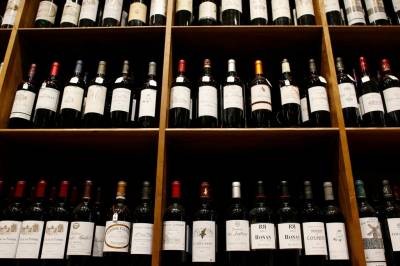 Biter negler - blir nedringt fra «hele verden»