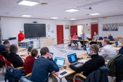 Må låne for å betale lønn