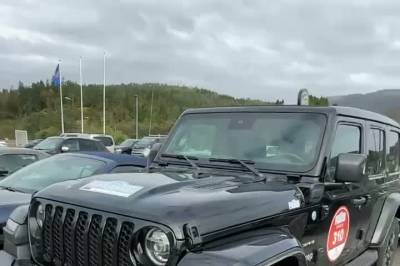 Nei, det er ikkje nyrike strilar som har parkert her