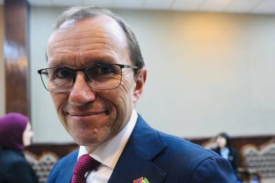 Slakter regjeringens bosetter-lov:  - Mener oljefondet skjermes