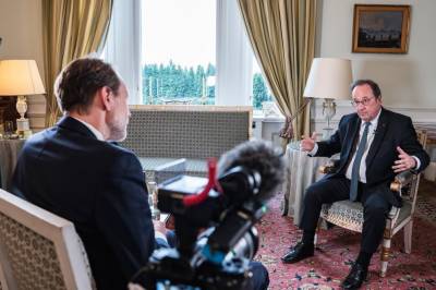 Hollande mener Russland vil rykke fram helt til de blir stanset