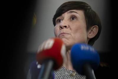 Søreide sier hun bare spiste noen middager med Juul. I 2018 kalte hun henne en nær venninne