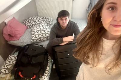 Thea og kjæresten opprørt over flykrøll-behandling