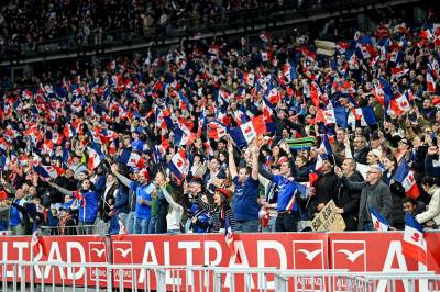 Frankrike slår Wales i Six Nations og sikter mot Grand Slam i rugby