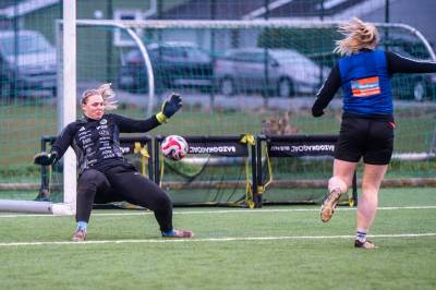 I fjor stod syv spillere i mål – nå skal denne rutinerte keeperen stenge buret