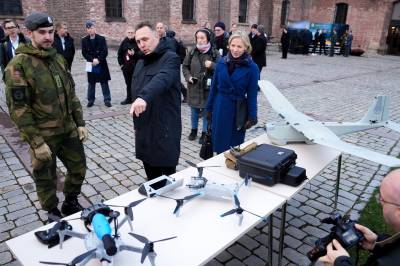 Droneselskapet til eks-offiser har fått forsvarsavtaler verdt titalls millioner uten anbud