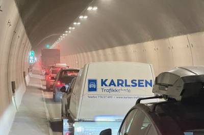 Rutebuss fikk stans i tunnellen