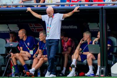«Hva holder du påmed, Solbakken?»