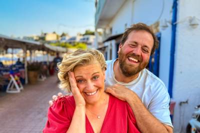 Anmeldelse av «Tuva & Ronny – Eit lite hotell i Hellas»: – En hjertevarm triumf