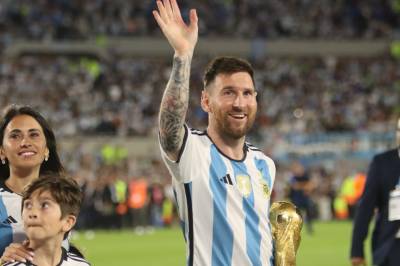 Leo Messi kunngjør at han trekker seg fra det argentinske landslaget: «Jeg sverger på at jeg alltid har gitt alt