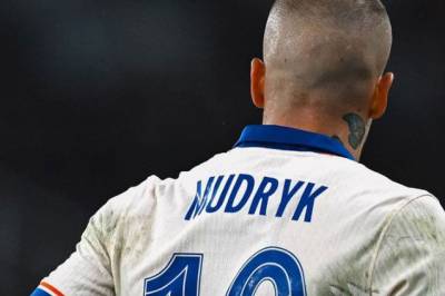 Chelsea betaler 55 millioner pund for å styrke angrepet etter Mykhailo Mudryks suspensjon