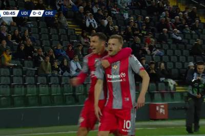 Jamie Vardy setter 1-0 mot Udinese