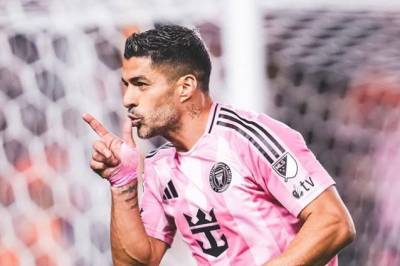 Luis Suarez har funnet frem signatur pennen