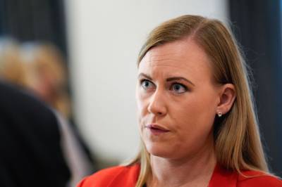 Island ser til Norge i spørsmål om aldersgrense i sosiale medier