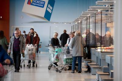 Halvert inflasjon i Sverige i april etter matprisfall