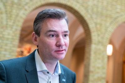 Høyre: – Støre sminker på historien