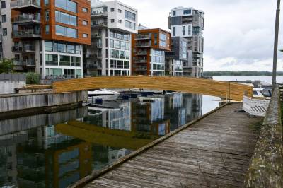 Lajla synes den nye gangbrua tåpelig unødvendig: – Vedlikehold og flere søppeldunker bør prioriteres