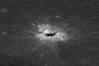 NASA har funnet nytt, spesielt gigantkrater på månen