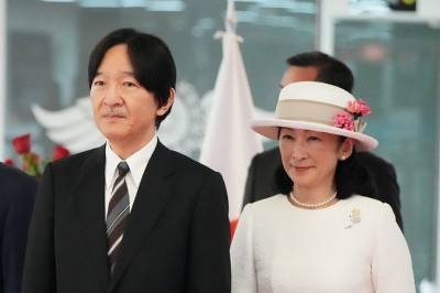 Japans kronprinspar deltar i gravferden