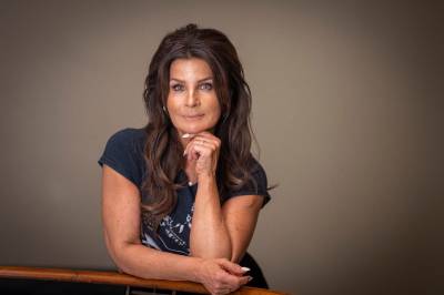 Carola fikk en lampe i hodet på scenen