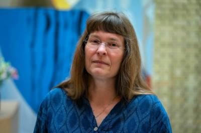 75-åring under angrep: Nå må vi slå ring om mennesker på flukt