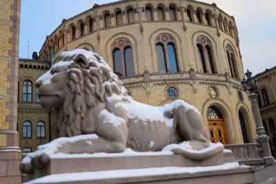 Høyre, KrF og Venstre sier ja til Stoltenbergs skattekommisjon – Frp sier nei