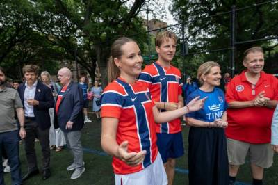 Prinsesse Ingrid Alexandra og prins Sverre Magnus tar VM-retur