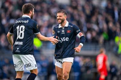 Tripic herjet som servitør – Viking vant vestlandsderbyet