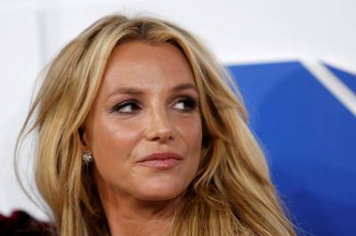 Britney Spears vakte oppsikt i LA-trafikken: Sto ut av soltaket i 70 km/t