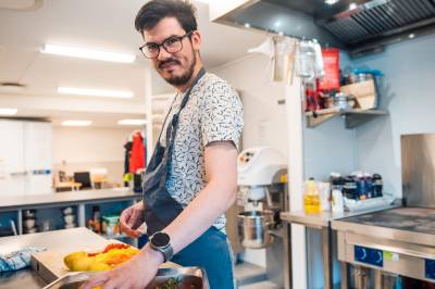Når kunder er frekke, tar Martin det med et smil